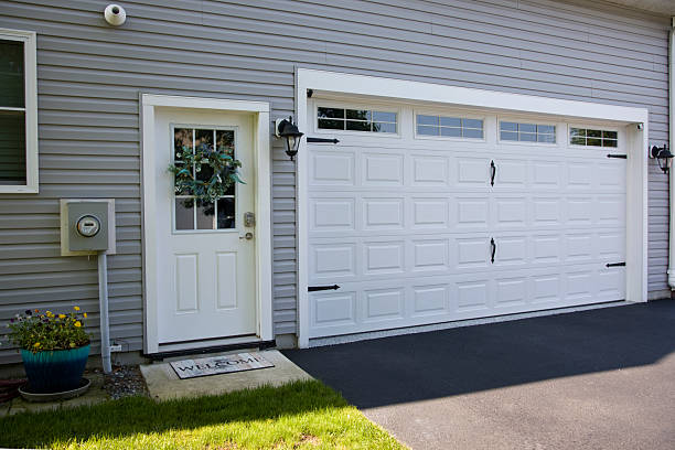 24/7 Emergency Garage Door Panel Replacement experts in Helena, AL